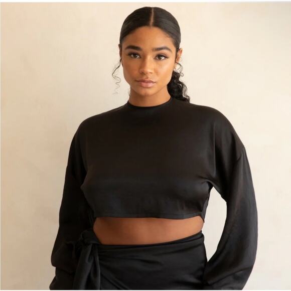 NWT! B. Freedom Satin Long Sleeve Simona Top - Size Medium - Picture 1 of 9